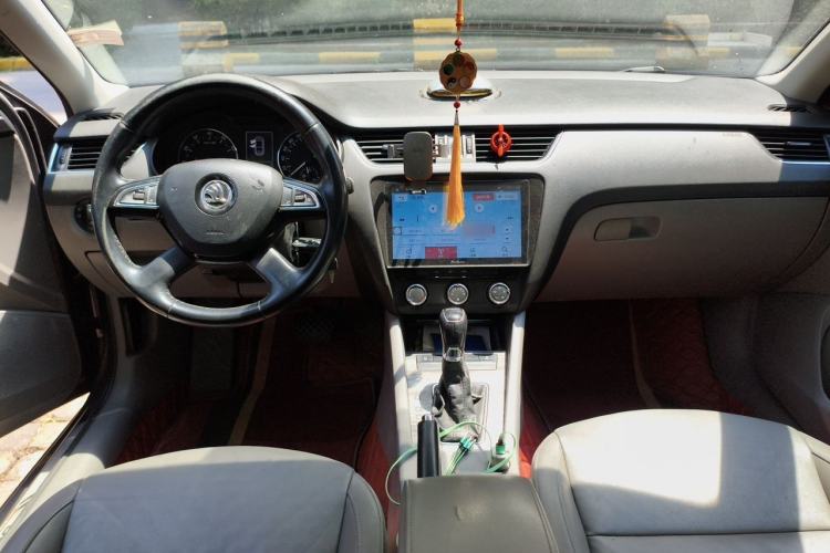Used Skoda Octavia 2015 1.6L Automatic Yijun Edition Center Console