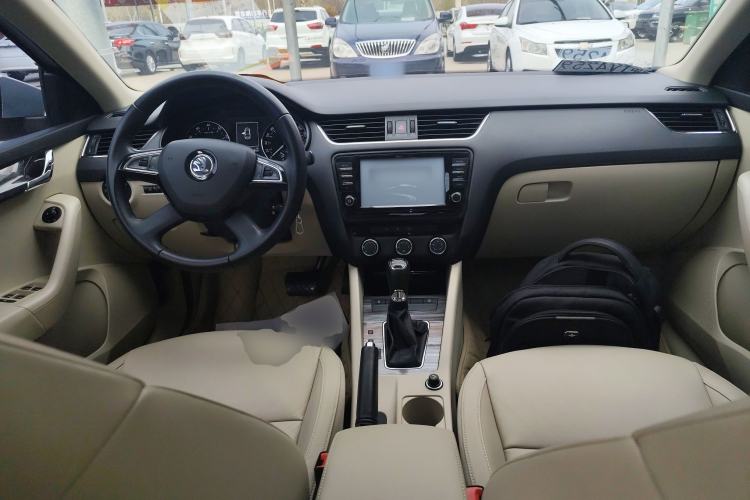 Used Skoda Octavia 2015 1.6L Automatic Yijun Edition Center Console