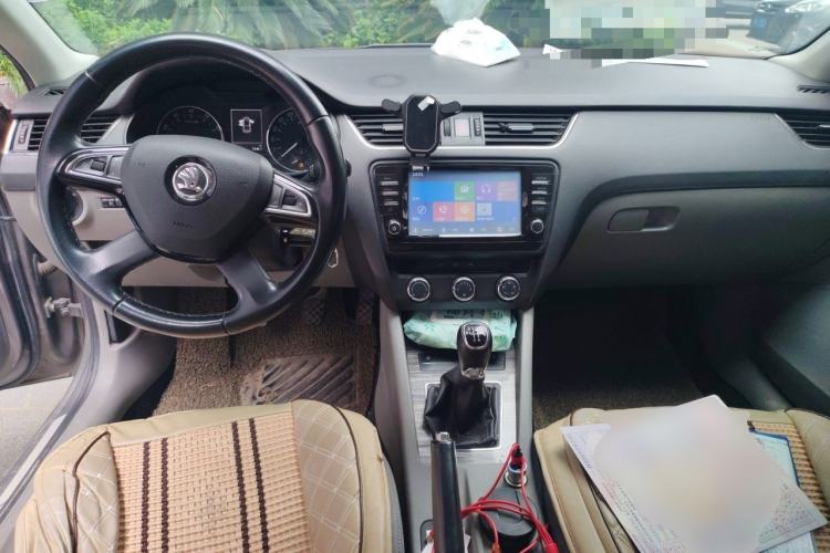 Used Skoda Octavia 2015 1.6L Manual Yijie Edition Center Console