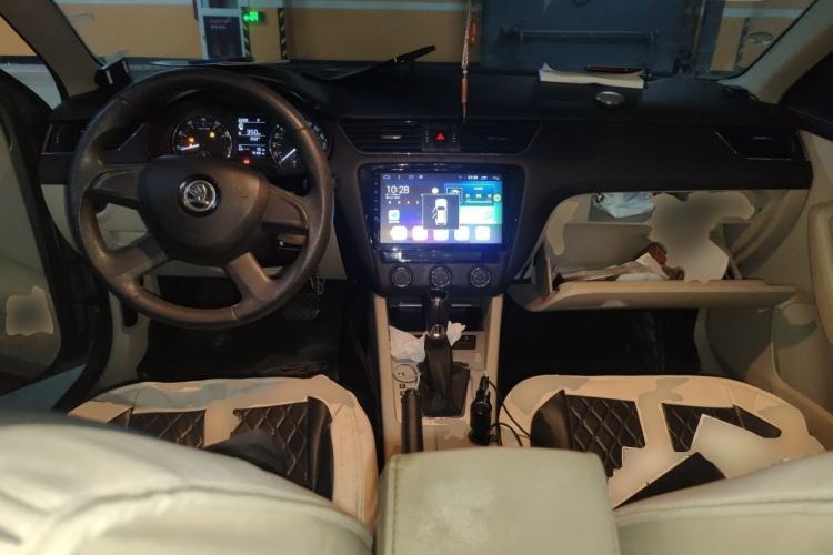 Used Skoda Octavia 2015 1.6L Automatic Yijie Edition Center Console