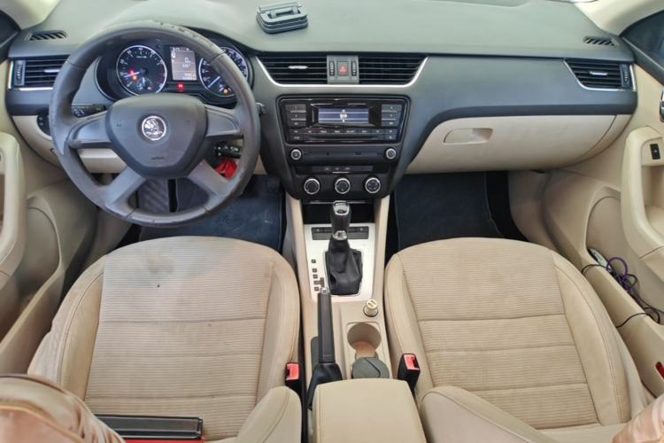 Used Skoda Octavia 2015 1.6L Automatic Yijie Edition Center Console