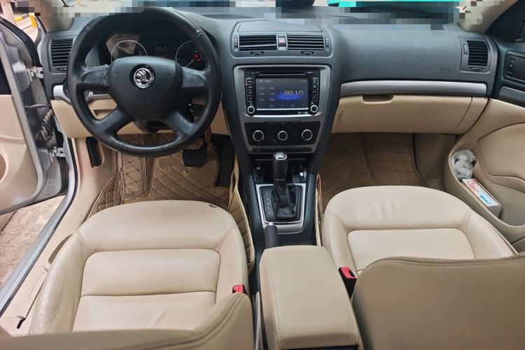 Used Skoda Octavia 2015 Classic Model 1.6L Automatic Yijie Version Center Console