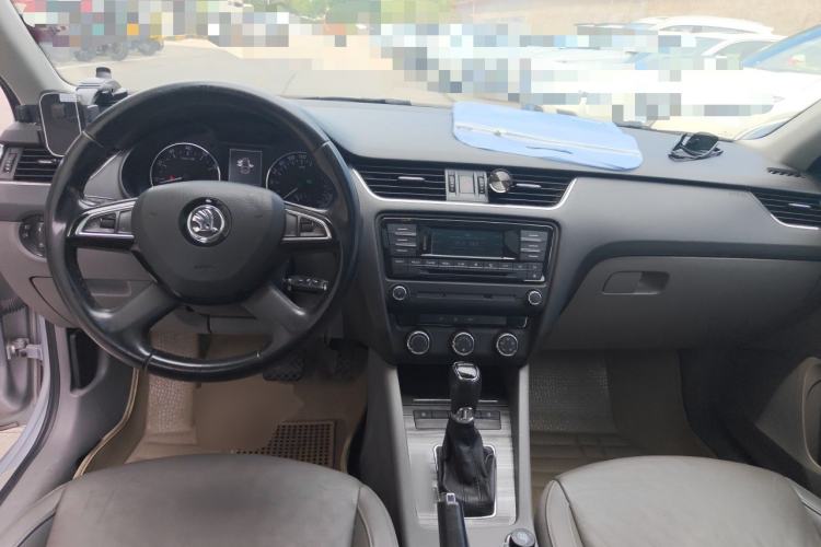 Used Skoda Octavia 2015 1.6L Automatic Yijun Edition Center Console