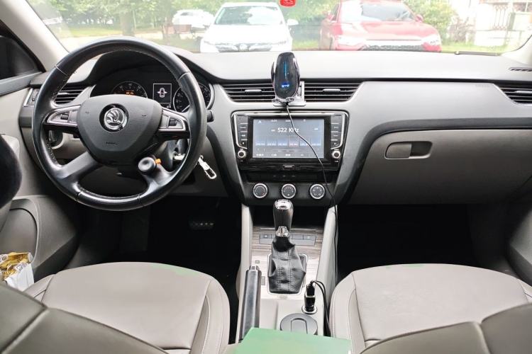 Used Skoda Octavia 2015 1.6L Automatic Yijun Edition Center Console