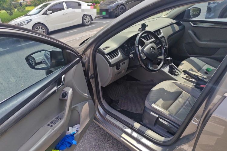 Used Skoda Octavia 2015 1.6L Automatic Yijun Edition Driver Seat