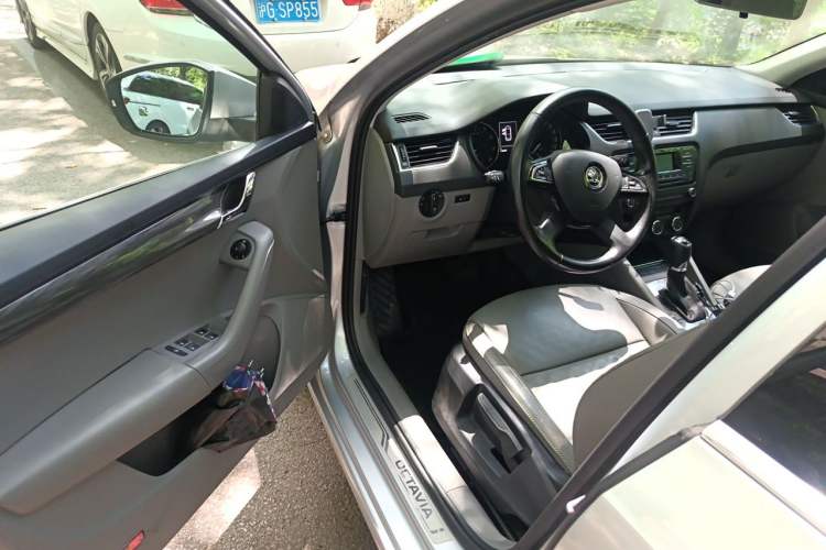 Used Skoda Octavia 2015 1.4TSI DSG Yijun Edition Driver Seat