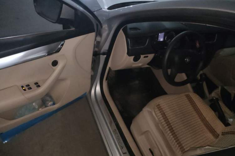 Used Skoda Octavia 2015 1.6L Automatic Yijie Edition Driver Seat