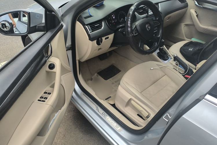 Used Skoda Octavia 2015 1.6L Automatic Yijun Edition Driver Seat