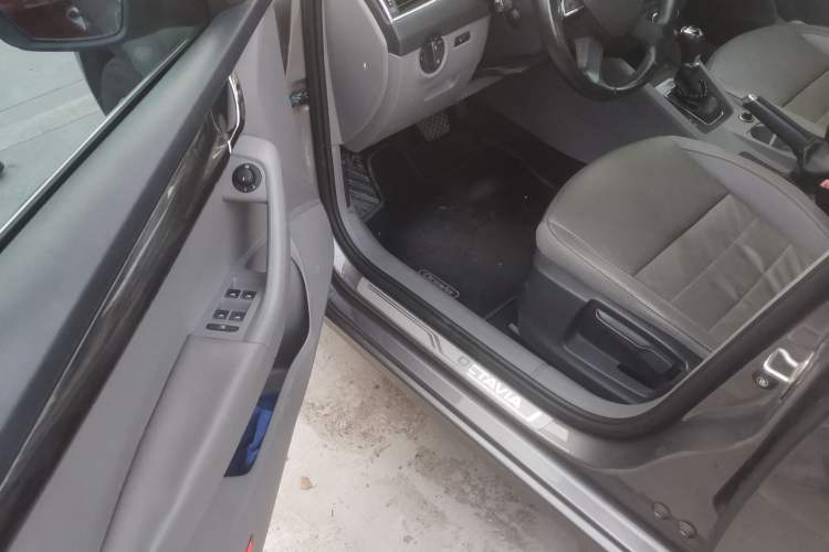 Used Skoda Octavia 2015 1.6L Automatic Yijun Edition Driver Seat