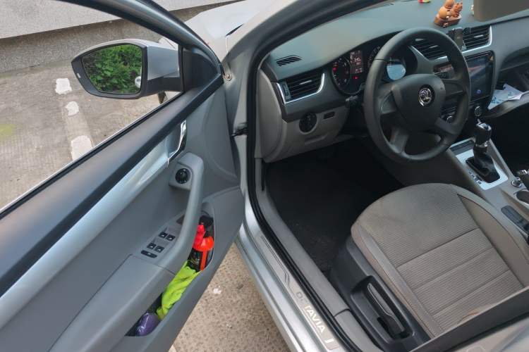 Used Skoda Octavia 2015 1.6L Automatic Yijie Edition Driver Seat