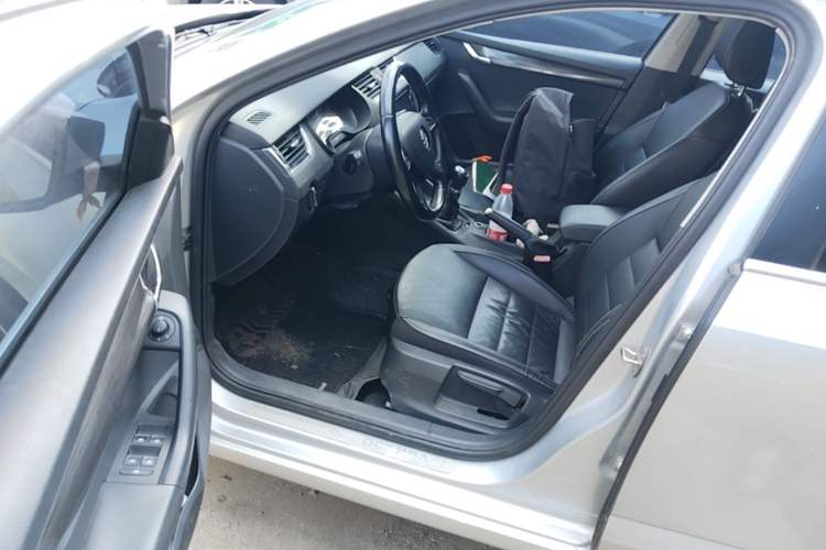 Used Skoda Octavia 2015 1.6L Manual Yijie Edition Driver Seat