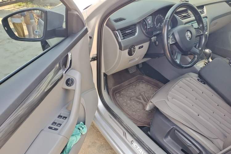 Used Skoda Octavia 2015 1.4TSI DSG Yijun Edition Driver Seat