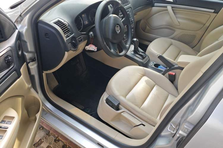 Used Skoda Octavia 2015 Classic Model 1.6L Automatic Yijie Version Driver Seat