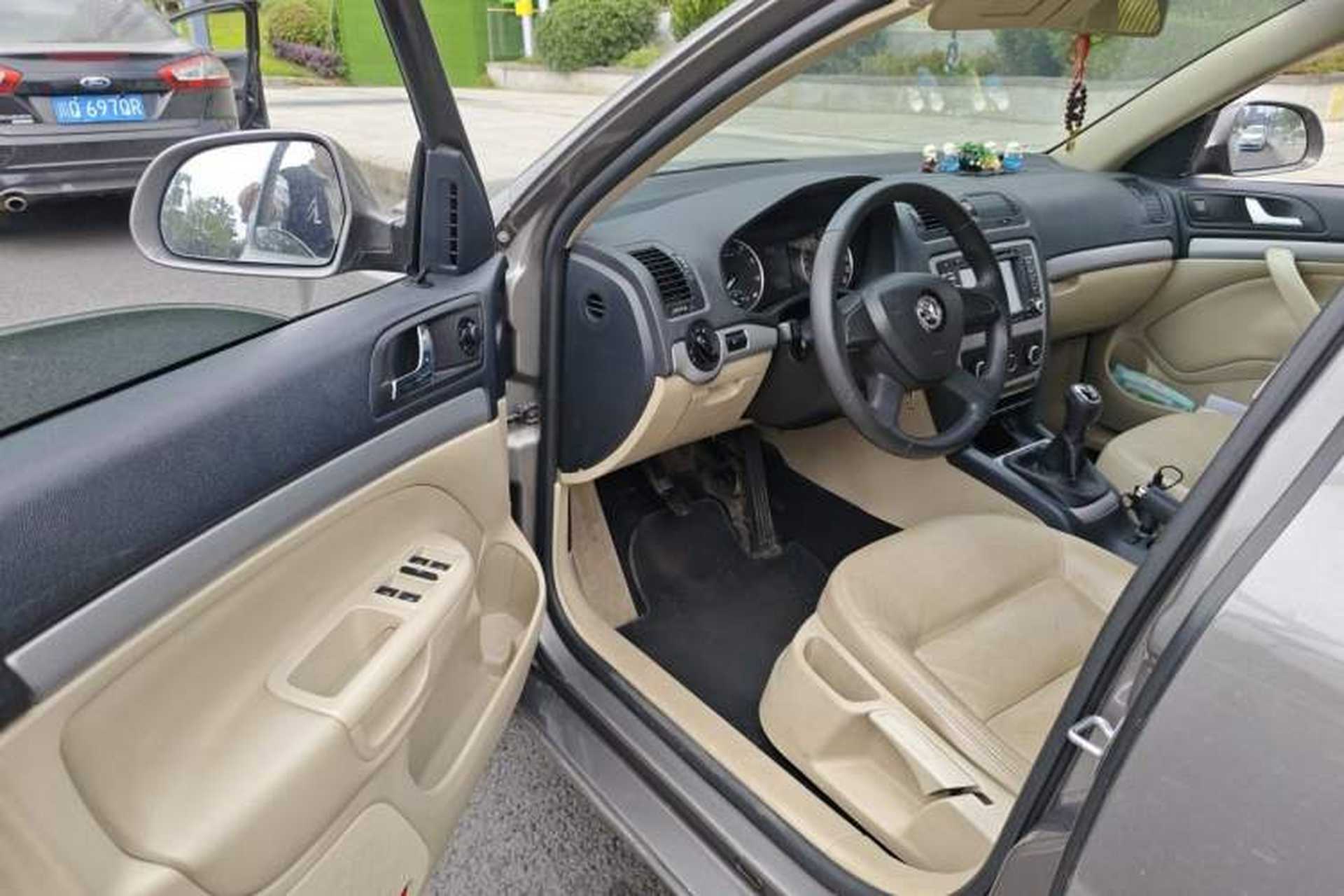 Used Skoda Octavia 2015 Classic Model 1.6L Manual Yijie Edition Driver Seat
