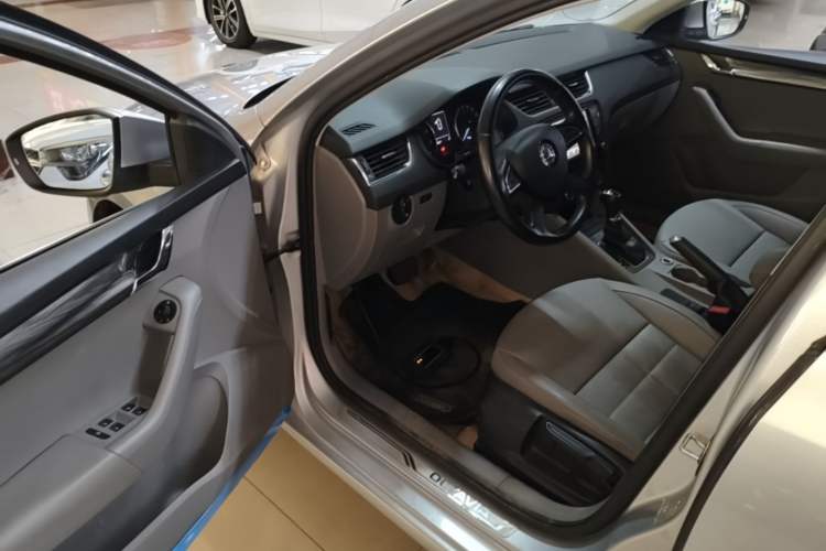 Used Skoda Octavia 2015 1.6L Automatic Yijun Edition Driver Seat