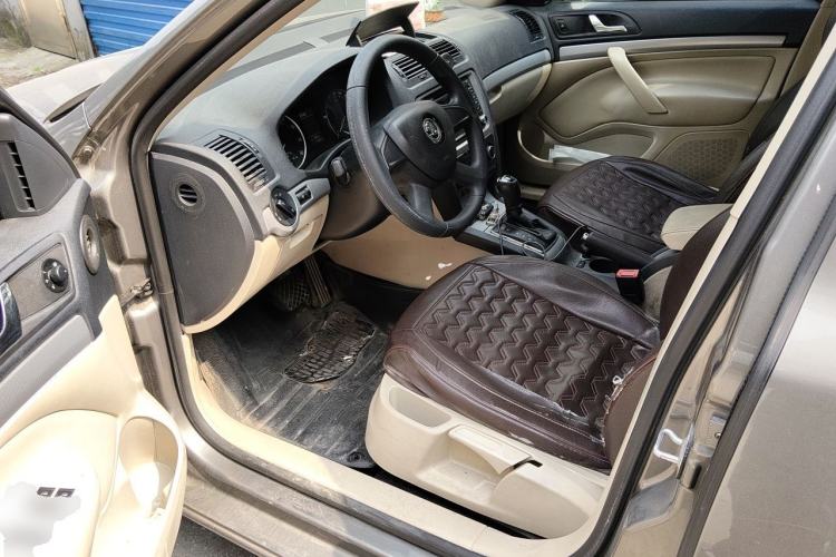 Used Skoda Octavia 2015 Classic Model 1.6L Automatic Yijie Version Driver Seat