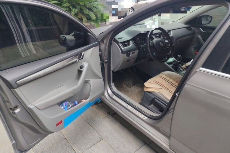 Used Skoda Octavia 2015 1.6L Manual Yijie Edition Driver Seat