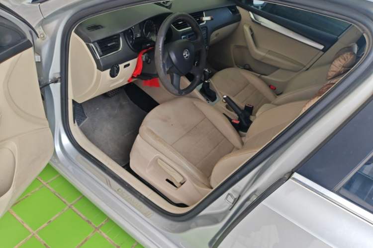 Used Skoda Octavia 2015 1.6L Automatic Yijie Edition Driver Seat