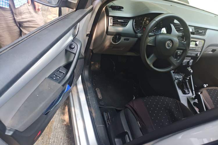 Used Skoda Octavia 2015 1.6L Automatic Eado Edition Driver Seat