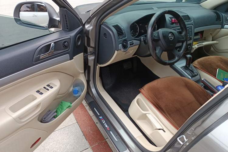 Used Skoda Octavia 2015 Classic Model 1.6L Automatic Yijie Version Driver Seat