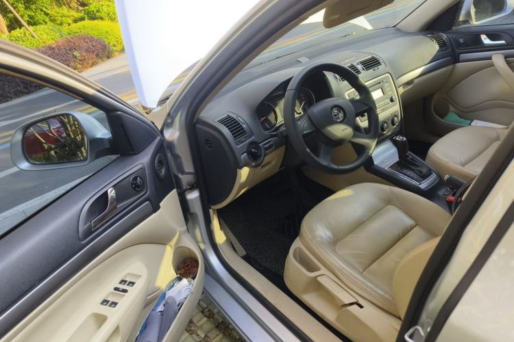 Used Skoda Octavia 2015 Classic Model 1.6L Automatic Yijie Version Driver Seat