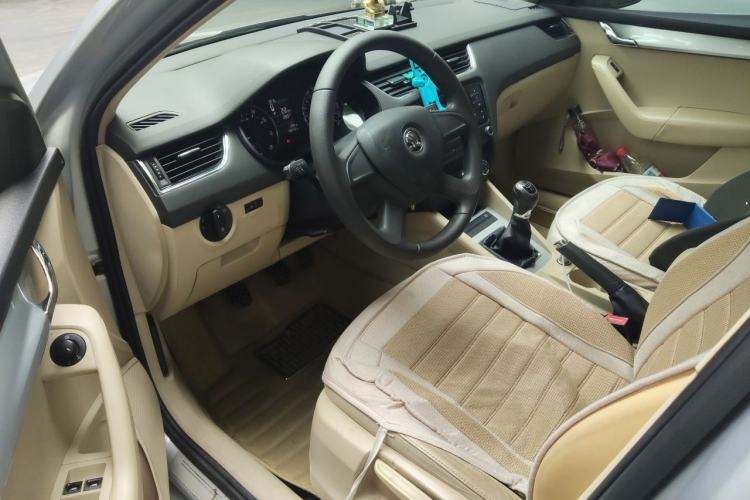 Used Skoda Octavia 2015 1.6L Manual Yijie Edition Driver Seat
