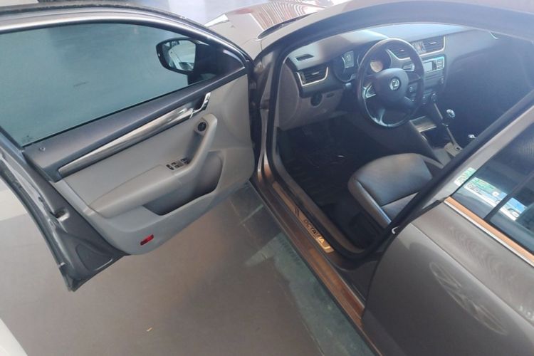Used Skoda Octavia 2015 1.6L Manual Yijun Edition Driver Seat