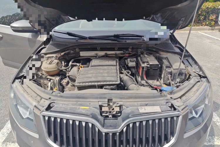 Used Skoda Octavia 2015 1.6L Automatic Yijun Edition Engine Bay