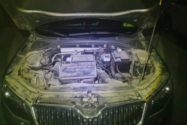Used Skoda Octavia 2015 1.6L Manual Yijun Edition Engine Bay