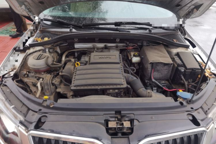 Used Skoda Octavia 2015 1.6L Automatic Eado Edition Engine Bay