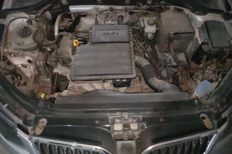 Used Skoda Octavia 2015 1.6L Automatic Yijie Edition Engine Bay