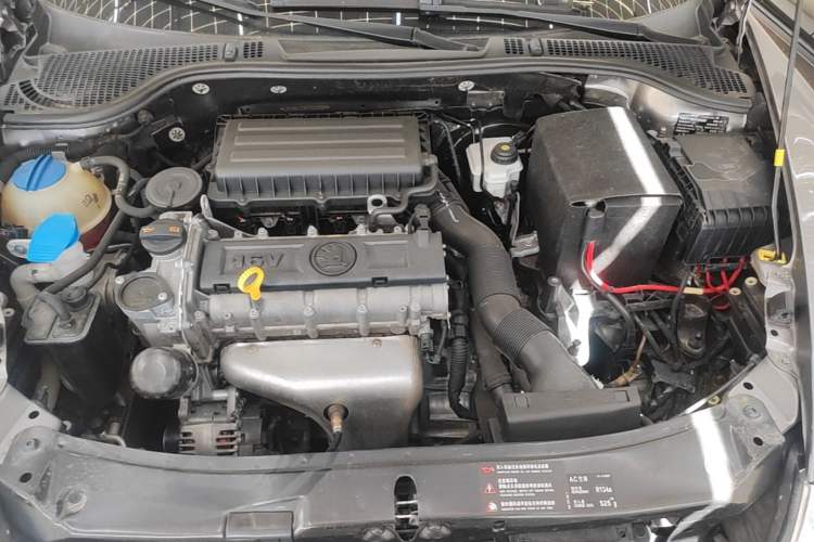 Used Skoda Octavia 2015 Classic Model 1.6L Automatic Yijie Version Engine Bay