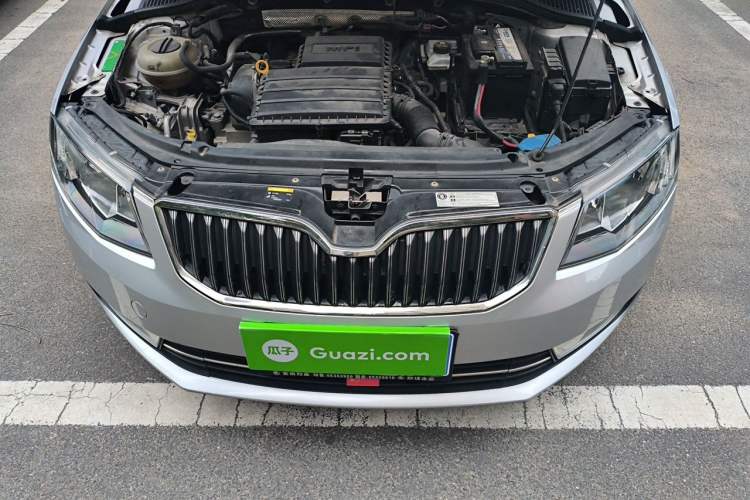 Used Skoda Octavia 2015 1.6L Automatic Yijun Edition Engine Bay