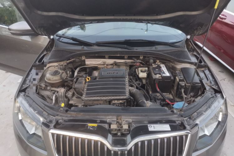 Used Skoda Octavia 2015 1.6L Automatic Yijun Edition Engine Bay