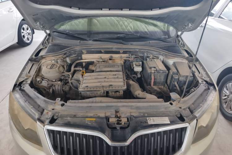 Used Skoda Octavia 2015 1.6L Manual Eado Edition Engine Bay