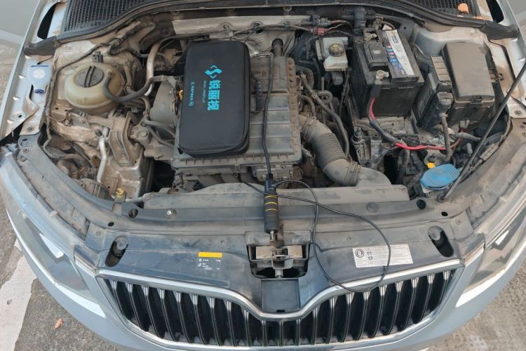 Used Skoda Octavia 2015 1.6L Automatic Yijie Edition Engine Bay