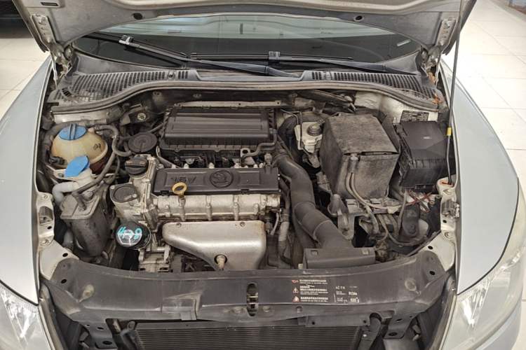 Used Skoda Octavia 2015 Classic Model 1.6L Manual Eado Version Engine Bay