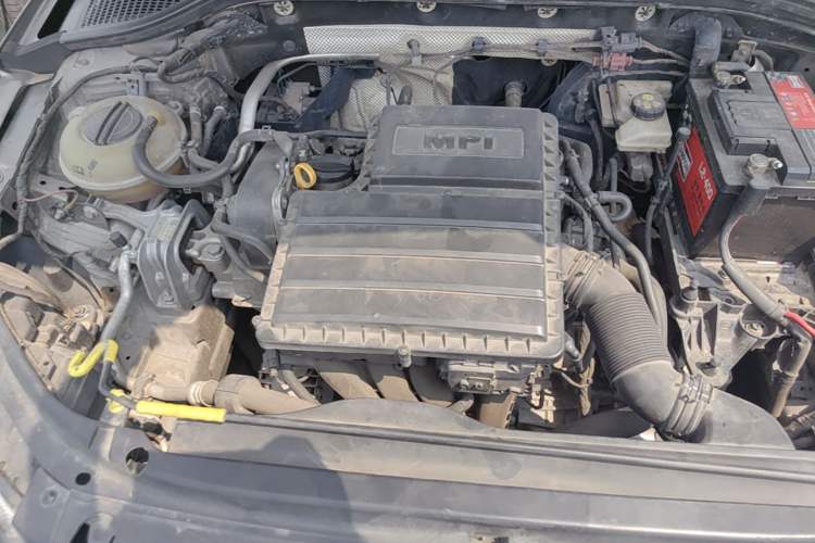 Used Skoda Octavia 2015 1.6L Automatic Yijun Edition Engine Bay