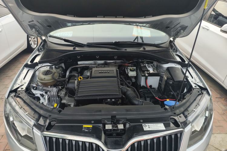 Used Skoda Octavia 2015 1.6L Automatic Yijun Edition Engine Bay