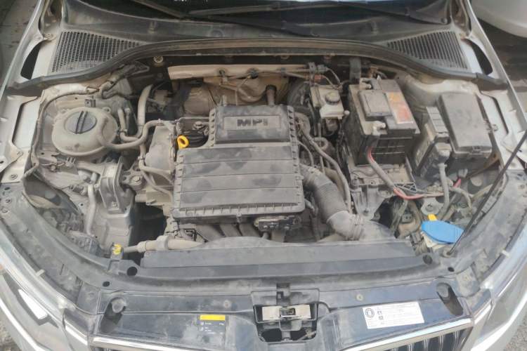 Used Skoda Octavia 2015 1.6L Automatic Yijun Edition Engine Bay