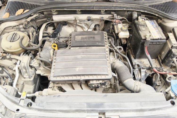 Used Skoda Octavia 2015 1.6L Automatic Yijie Edition Engine Bay