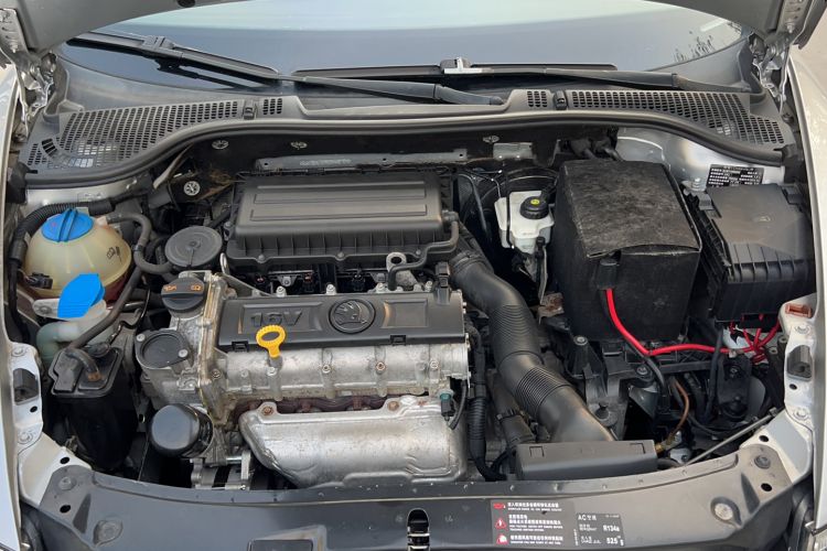 Used Skoda Octavia 2015 Classic Model 1.6L Automatic Yijie Version Engine Bay