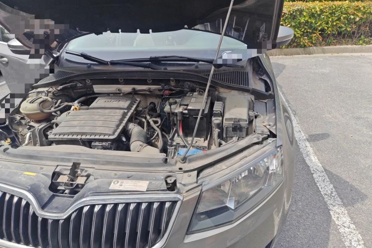 Used Skoda Octavia 2015 1.6L Automatic Yijun Edition Engine Bay Left