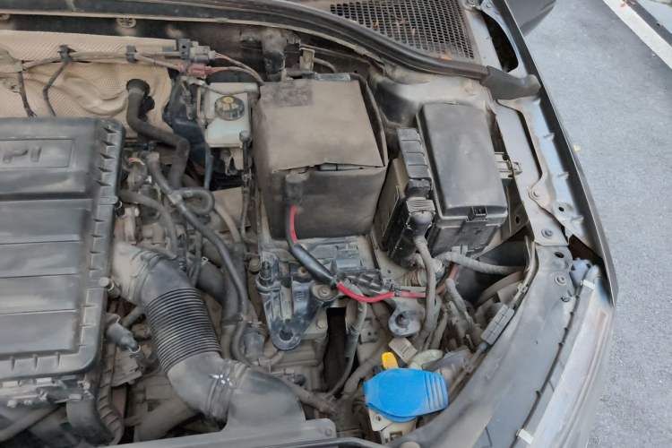 Used Skoda Octavia 2015 1.6L Automatic Yijie Edition Engine Bay Left