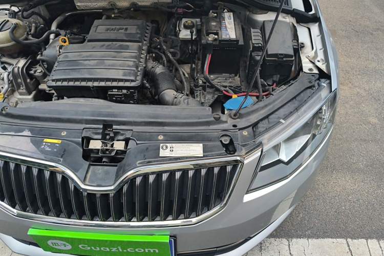 Used Skoda Octavia 2015 1.6L Automatic Yijun Edition Engine Bay Left