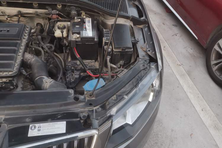 Used Skoda Octavia 2015 1.6L Automatic Yijun Edition Engine Bay Left