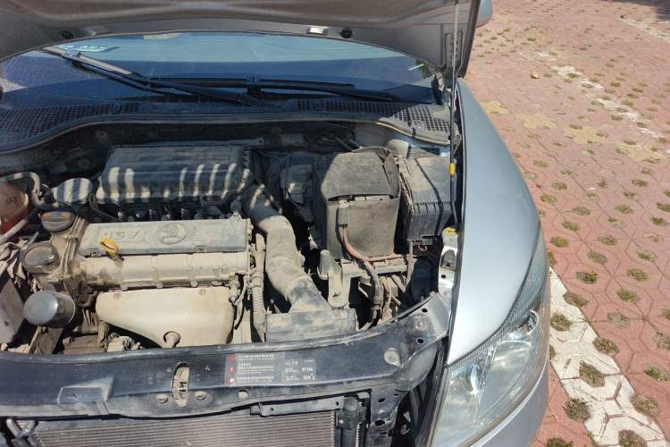 Used Skoda Octavia 2015 Classic Model 1.6L Manual Eado Version Engine Bay Left