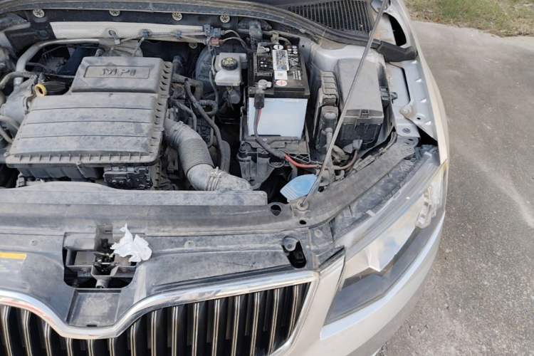 Used Skoda Octavia 2015 1.6L Manual Yijie Edition Engine Bay Left