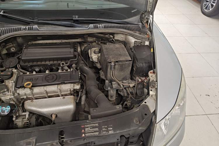 Used Skoda Octavia 2015 Classic Model 1.6L Manual Eado Version Engine Bay Left