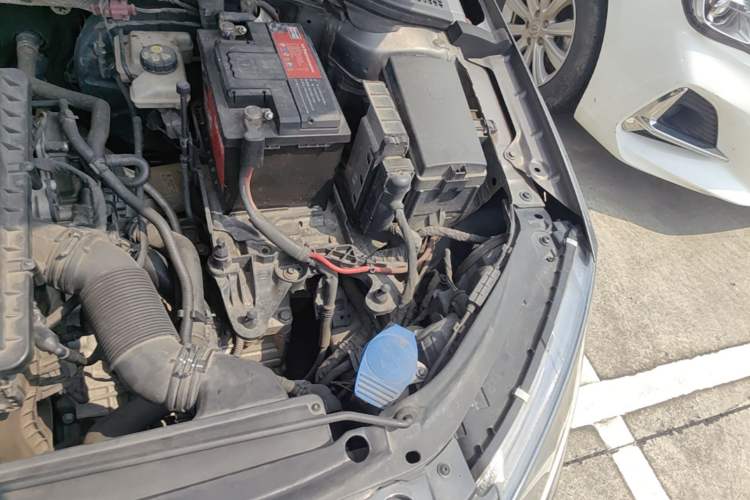 Used Skoda Octavia 2015 1.6L Automatic Yijun Edition Engine Bay Left